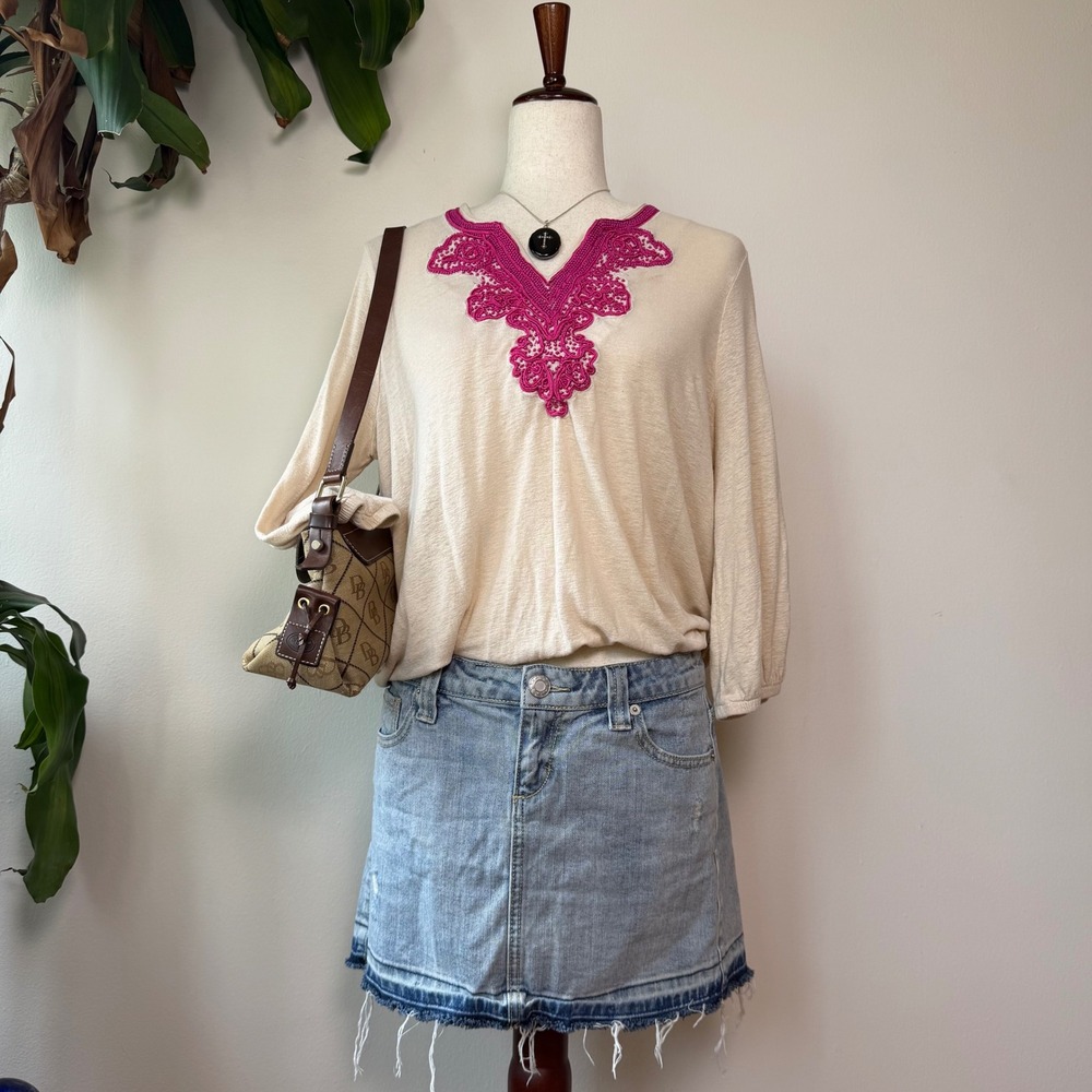 Chicos Boho embroidered V-Neck Blouse Cream Magenta 3/4 Sleeve Slouchy Top